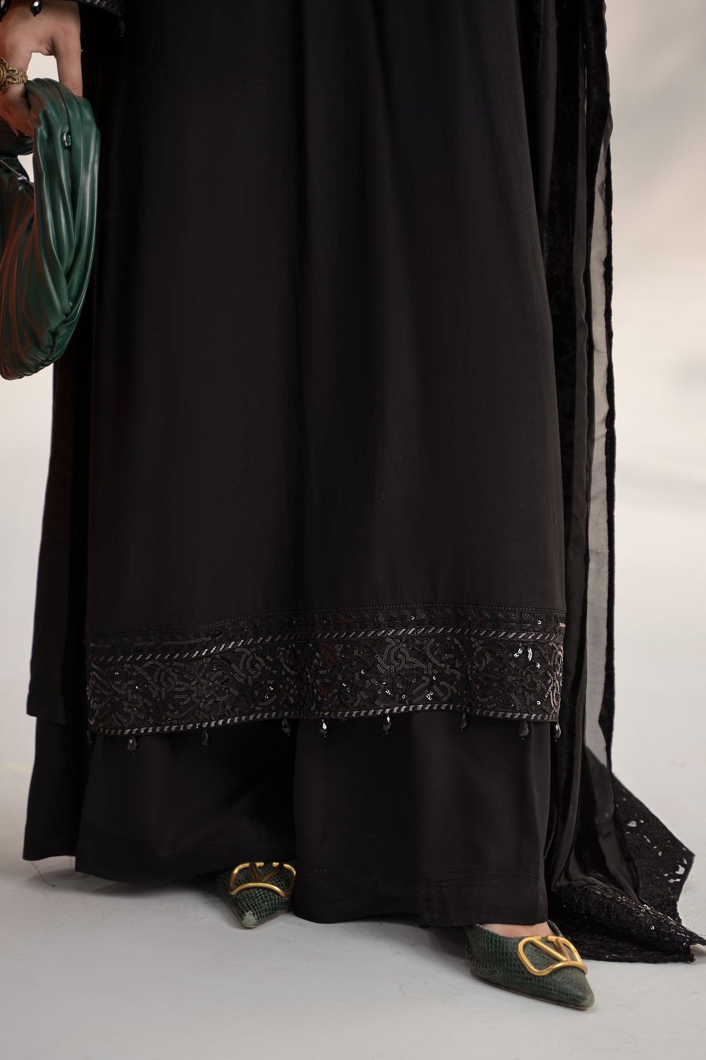Maria.B. DW-W24-103 | Embroidered Linen Stitched 3-Piece Suit in Black | Zahra Apparel Collection
